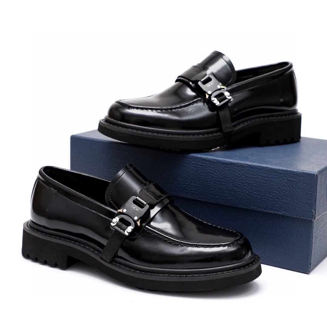 P680 💐《Dior》Dior 🇮🇹🇮🇹Counter synchronization Top purchasing agent🔍🔍Men 2⃣️0⃣️2⃣️5⃣️Business leather shoes Original open-edge beads imported from Italy, fully imported cowhide leather lining, sole: original TPU outsole, exclusive movable molded sole, super comfortable, original factory follow-up goods, 🔍🔍high quality, you can enter and leave the counter at will, welcome to compare. Regular code 39-44 (38.45🉑️customized)